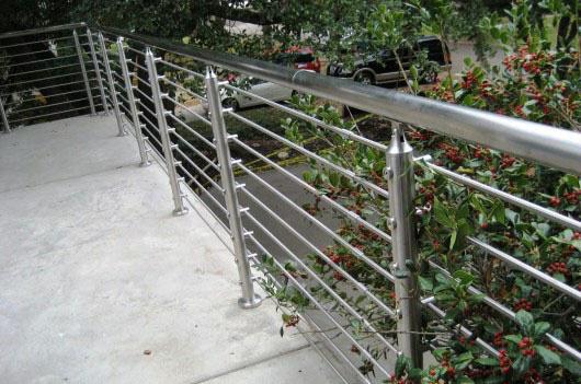 为什麽越来越多的304不锈钢管用作护栏