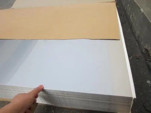 如何选择彩色不锈钢板材料?